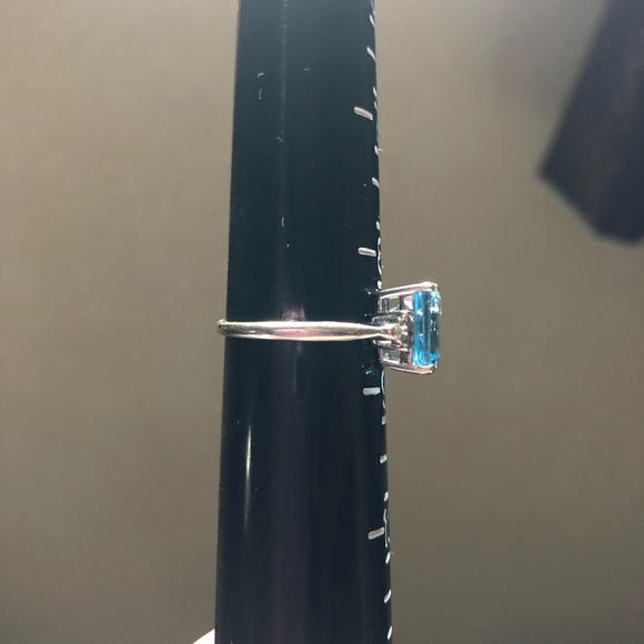 14 k Genuine blue topaz & diamond ring - Picture 2 of 5